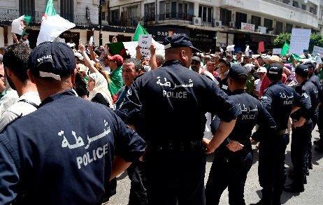 تظاهرات الجزائری ها علیه مقامات کشورشان