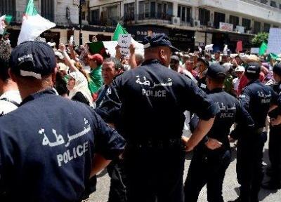 تظاهرات الجزائری ها علیه مقامات کشورشان