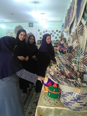 نمایشگاه صنایع دستی در شهرستان دیر برگزار گردید