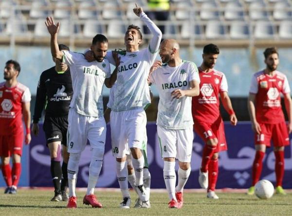 شکست یک نیمه ای پرسپولیس مقابل آلومینیوم اراک شکست یک نیمه ای پرسپولیس مقابل آلومینیوم اراک
